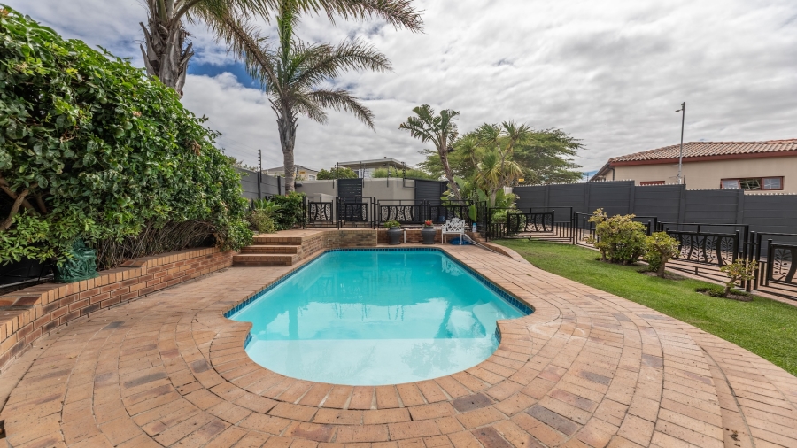 5 Bedroom Property for Sale in Flamingo Vlei Western Cape